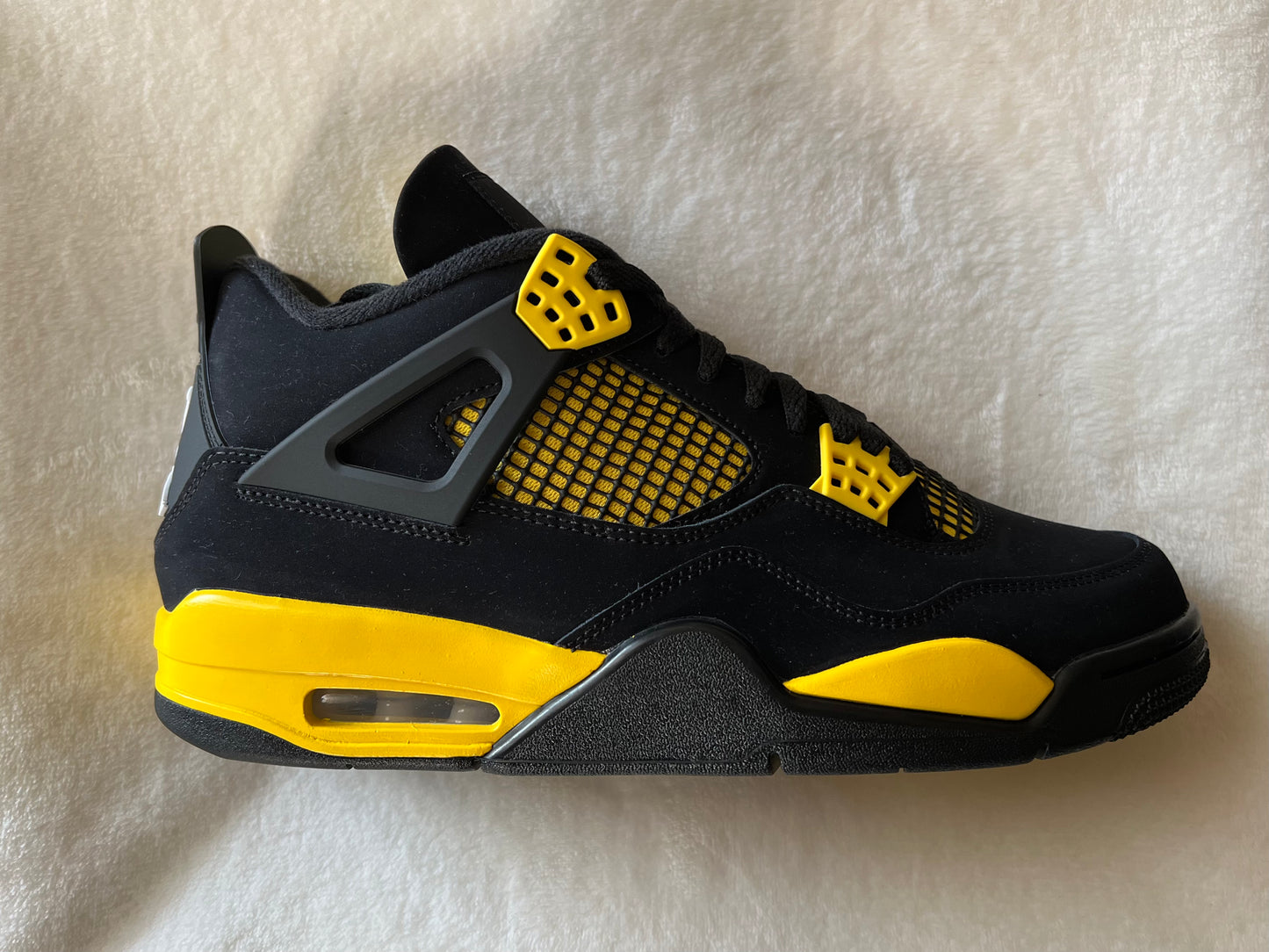 Air Jordan Retro 4 “Thunder”