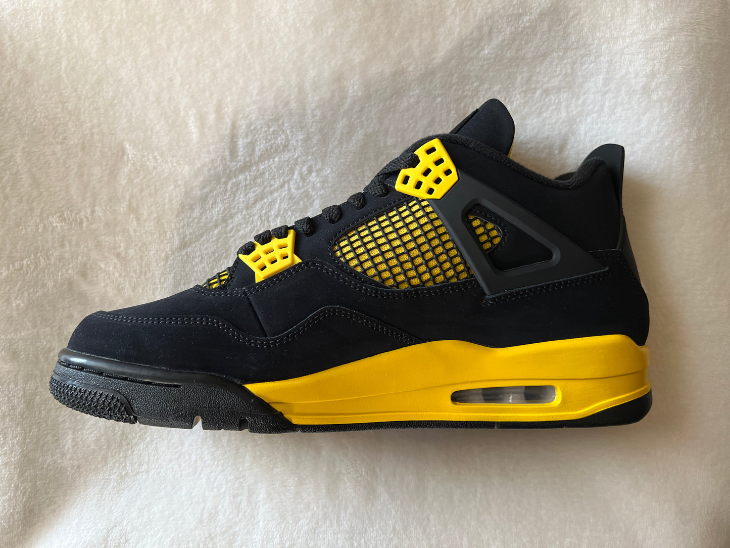 Air Jordan Retro 4 “Thunder”